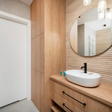 Srebrzyńska Superior By Bookinghost * Łódź