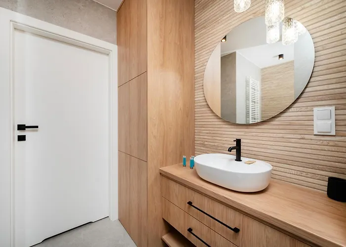 Srebrzyńska Superior By Bookinghost * Łódź